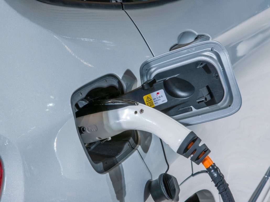 Streetlights, Utility Poles Pivotal to EV Future - Fleet Management Weekly